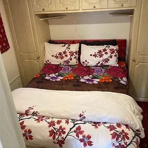 Harman Self-catering Free Wifi & Parking Apartment
