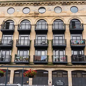 Victoria House Apartment